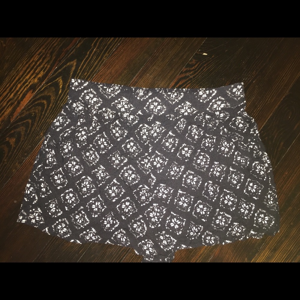 Black and White Cotton Mossimo Shorts